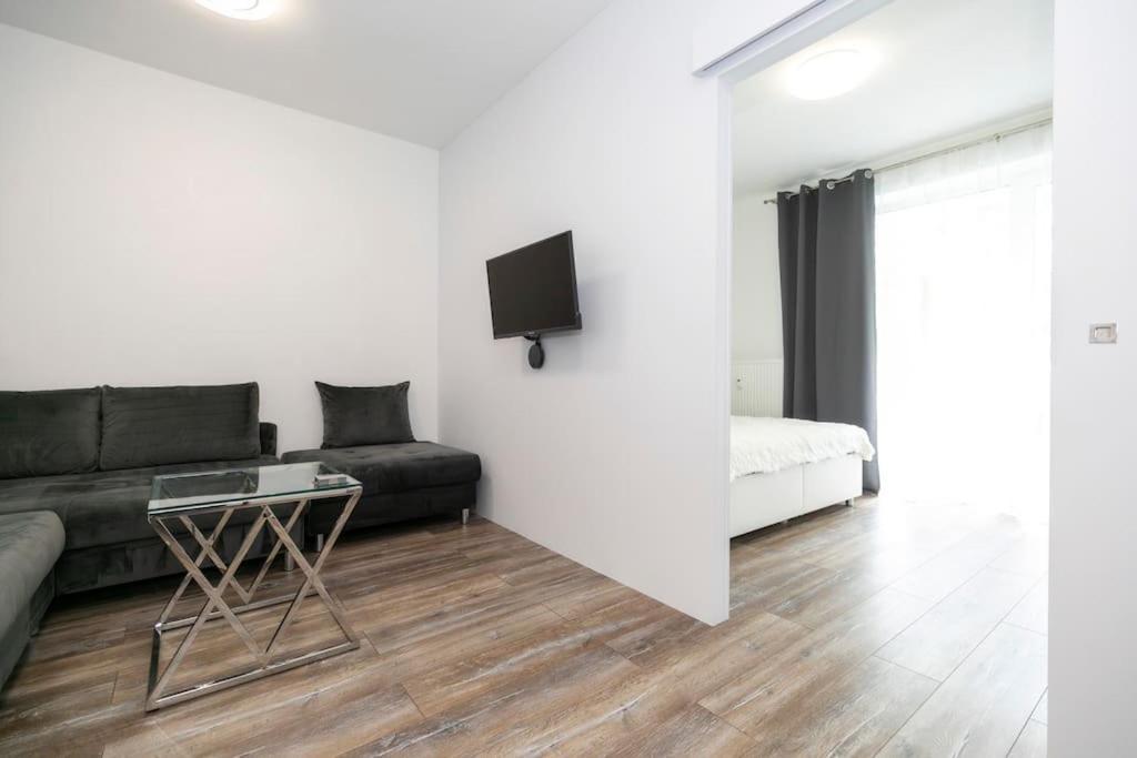 Alure Residences 1 & 24H Self Check-In, Free Parking In Front Of The Apartment Building, New Building, Terrace, Cafe With Breakfast In The Apartment Building, Next To The Aqua Park Banská Bystrica Exteriér fotografie