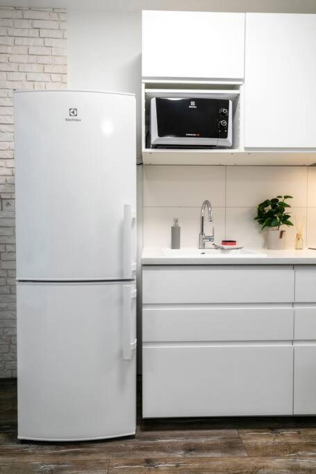 Alure Residences 1 & 24H Self Check-In, Free Parking In Front Of The Apartment Building, New Building, Terrace, Cafe With Breakfast In The Apartment Building, Next To The Aqua Park Banská Bystrica Exteriér fotografie