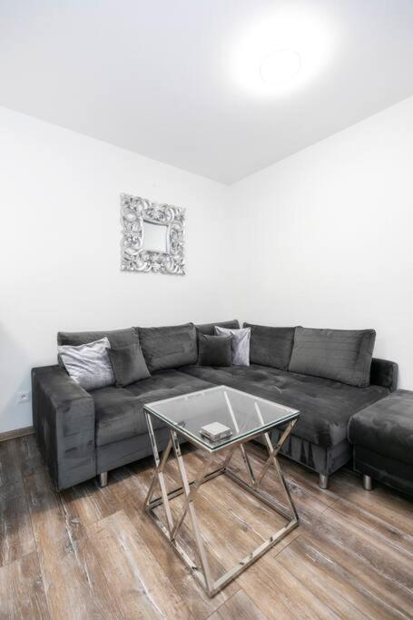 Alure Residences 1 & 24H Self Check-In, Free Parking In Front Of The Apartment Building, New Building, Terrace, Cafe With Breakfast In The Apartment Building, Next To The Aqua Park Banská Bystrica Exteriér fotografie