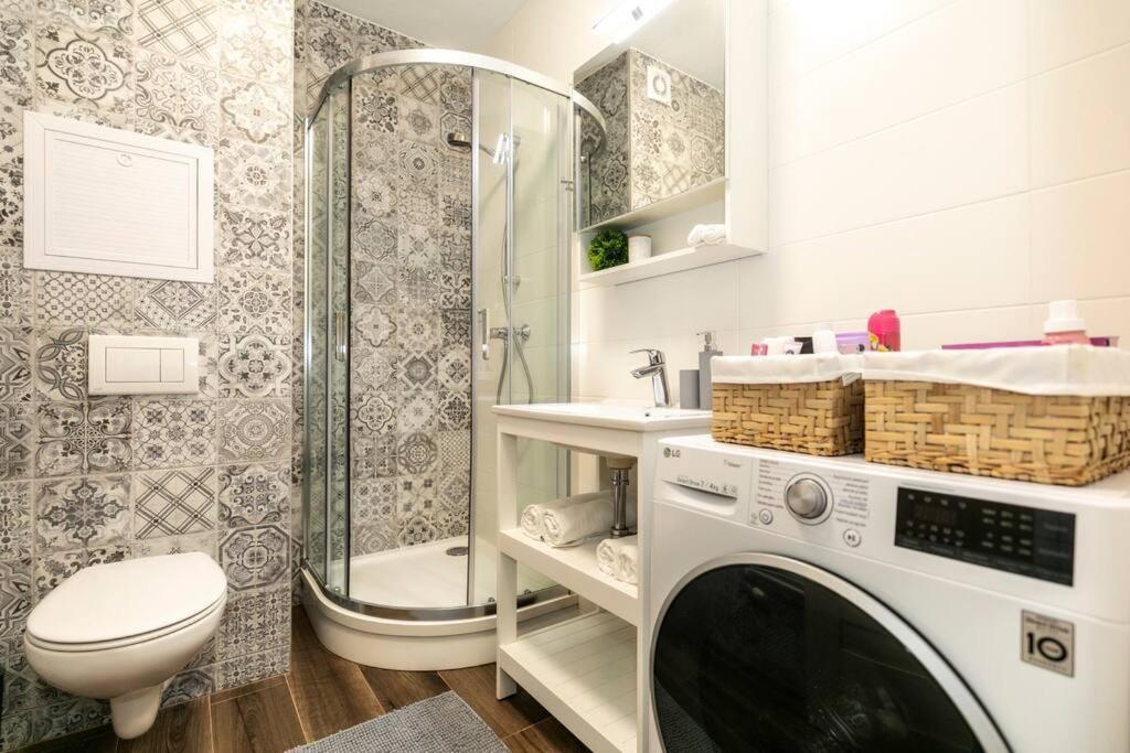 Alure Residences 1 & 24H Self Check-In, Free Parking In Front Of The Apartment Building, New Building, Terrace, Cafe With Breakfast In The Apartment Building, Next To The Aqua Park Banská Bystrica Exteriér fotografie