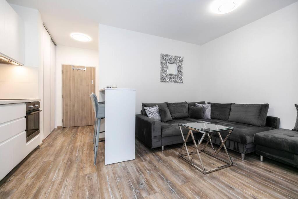 Alure Residences 1 & 24H Self Check-In, Free Parking In Front Of The Apartment Building, New Building, Terrace, Cafe With Breakfast In The Apartment Building, Next To The Aqua Park Banská Bystrica Exteriér fotografie