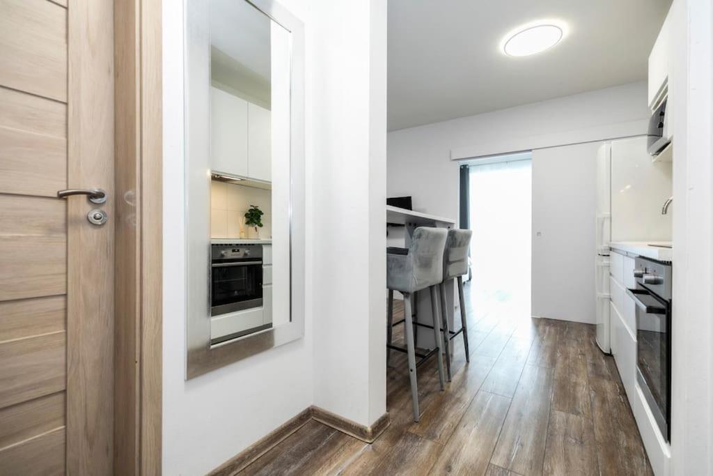 Alure Residences 1 & 24H Self Check-In, Free Parking In Front Of The Apartment Building, New Building, Terrace, Cafe With Breakfast In The Apartment Building, Next To The Aqua Park Banská Bystrica Exteriér fotografie