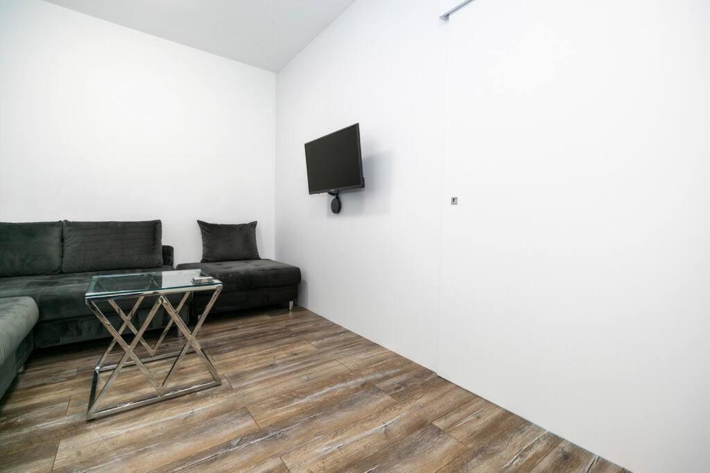 Alure Residences 1 & 24H Self Check-In, Free Parking In Front Of The Apartment Building, New Building, Terrace, Cafe With Breakfast In The Apartment Building, Next To The Aqua Park Banská Bystrica Exteriér fotografie